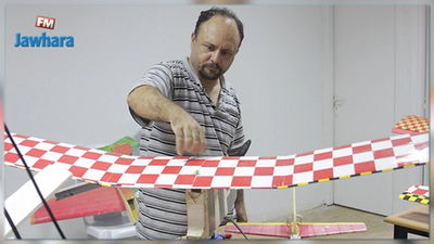 א זווארי עם מטוס ללא טייס