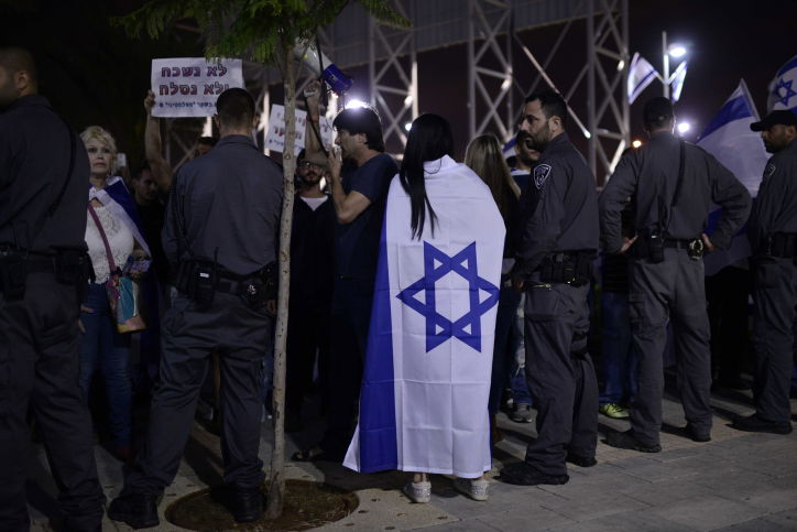 עימותים בטקס זיכרון ישראלי-פלסטיני. צפו