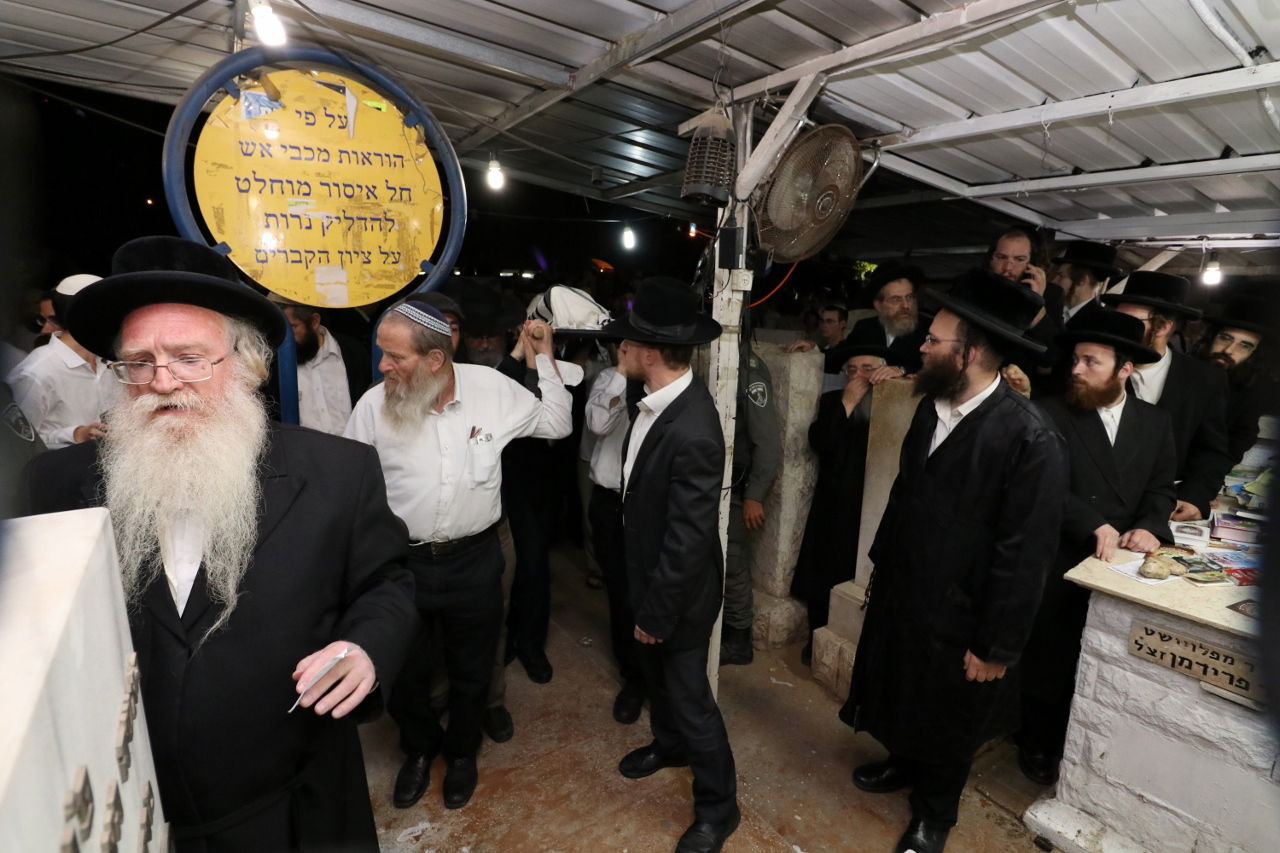 המונים בהלווית 'האדמו"ר הציוני' זצ"ל. צפו