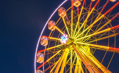 אאוצ': צעיר עף מגלגל ענק. צפו בווידאו