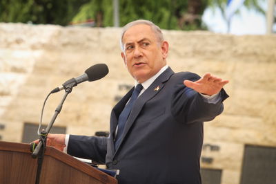 הפרקליטה. יותר מרומזת