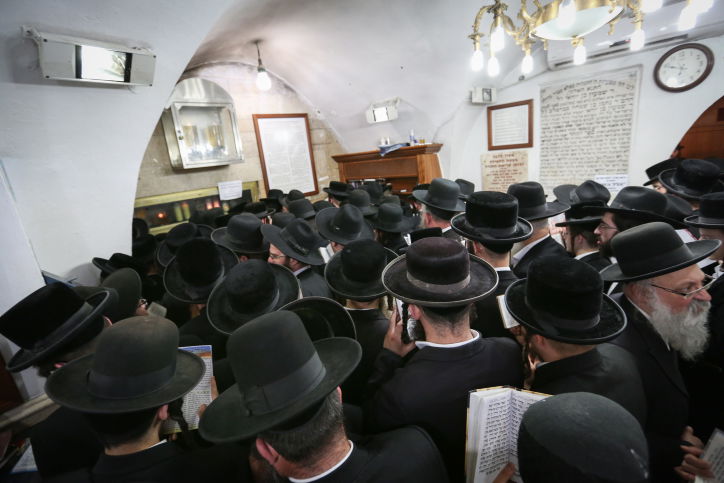 מתפללים בציון הרשב"י. אילוסטרציה, למצולמים אין קשר לנאמר בכתבה