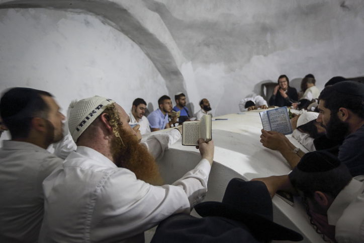 מתפללים בקבר יהושע בן נון, ארכיון