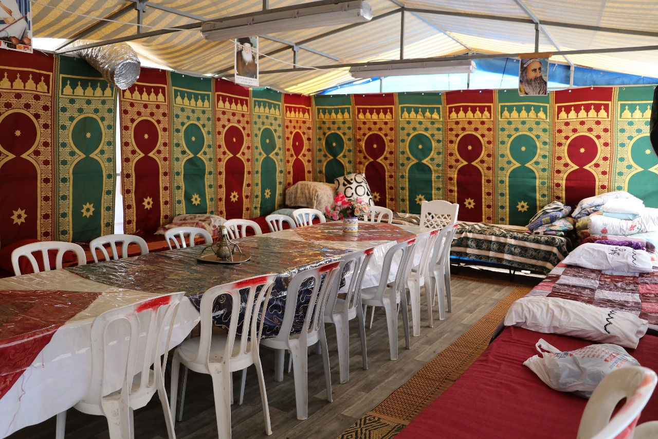 הצצה: האהלים שמרגיזים את העסקנים במירון