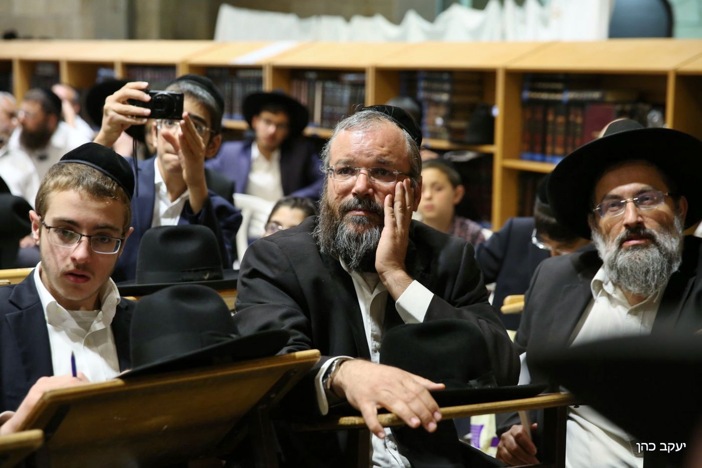 ראש הישיבה חכם שלום כהן ספד לרעייתו ובכה • צפו