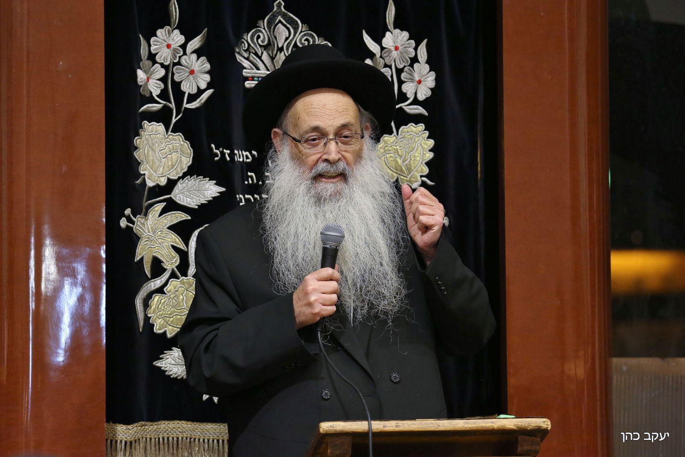 ראש הישיבה חכם שלום כהן ספד לרעייתו ובכה • צפו