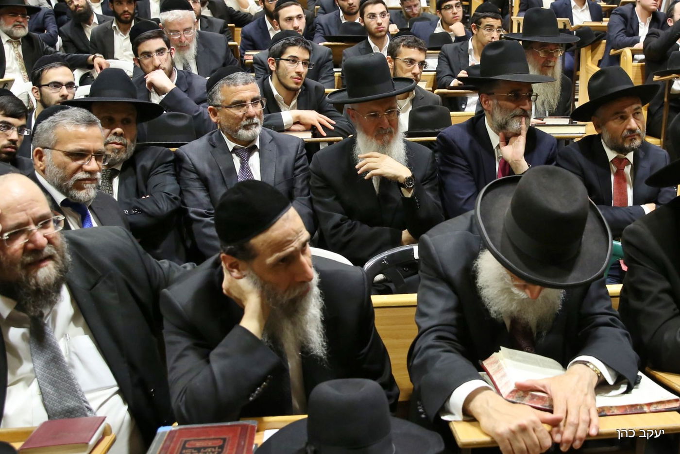 ראש הישיבה חכם שלום כהן ספד לרעייתו ובכה • צפו