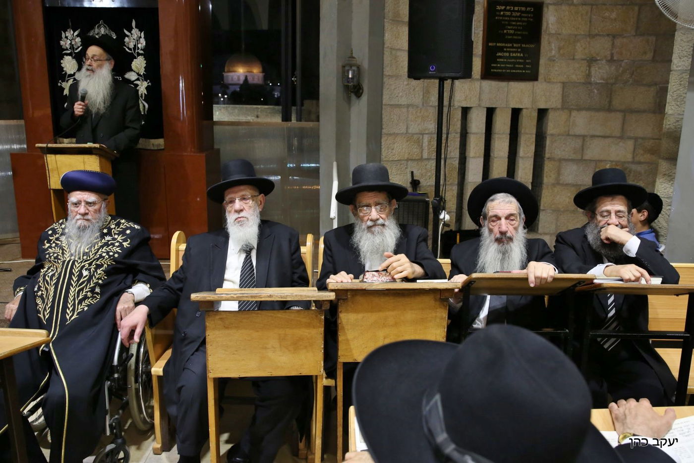 ראש הישיבה חכם שלום כהן ספד לרעייתו ובכה • צפו