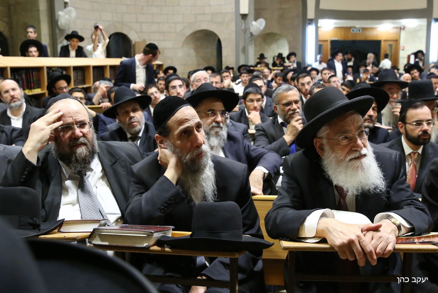 ראש הישיבה חכם שלום כהן ספד לרעייתו ובכה • צפו