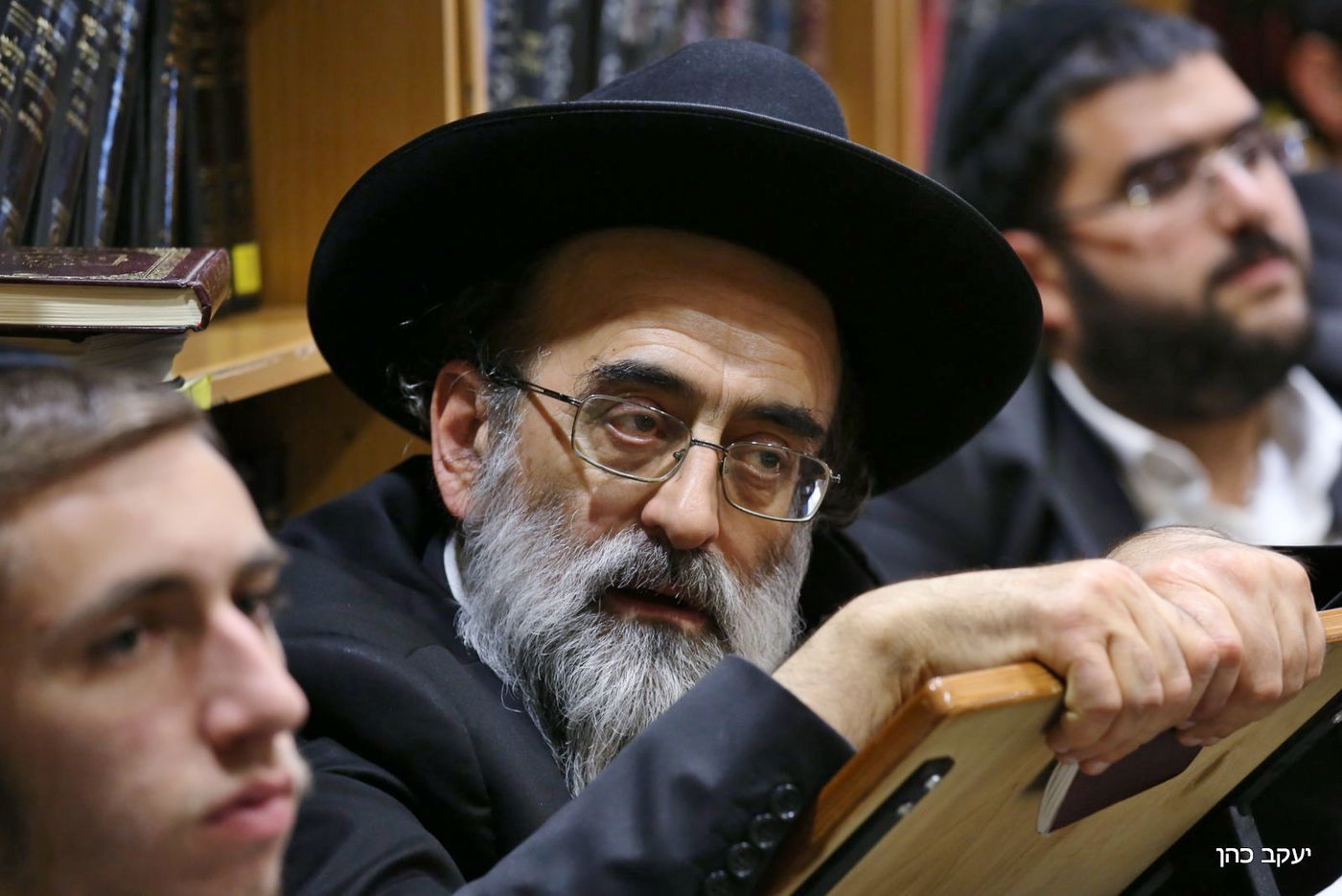 ראש הישיבה חכם שלום כהן ספד לרעייתו ובכה • צפו