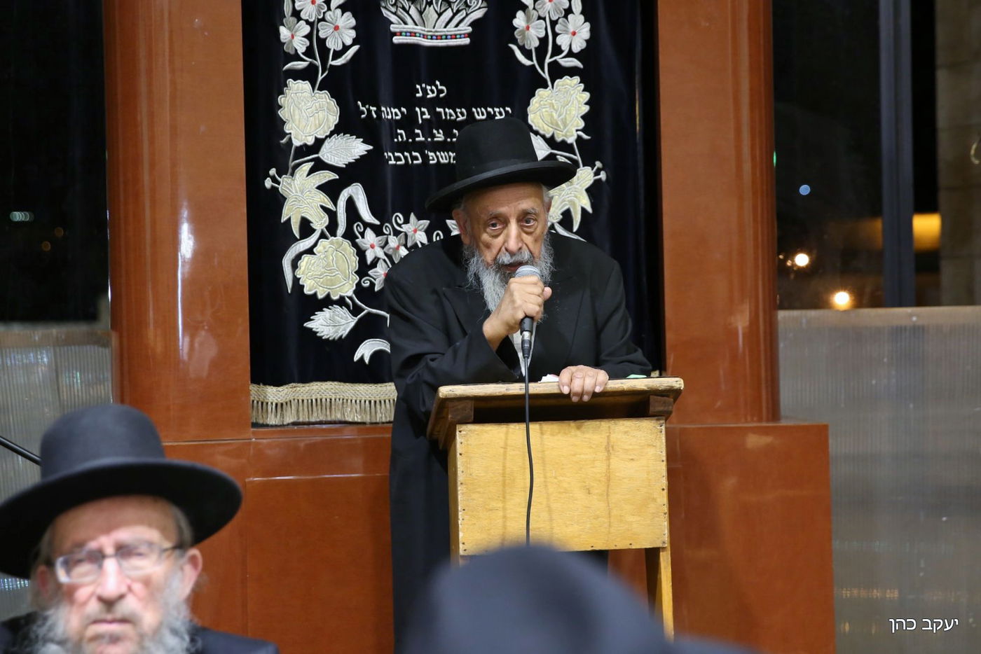 ראש הישיבה חכם שלום כהן ספד לרעייתו ובכה • צפו