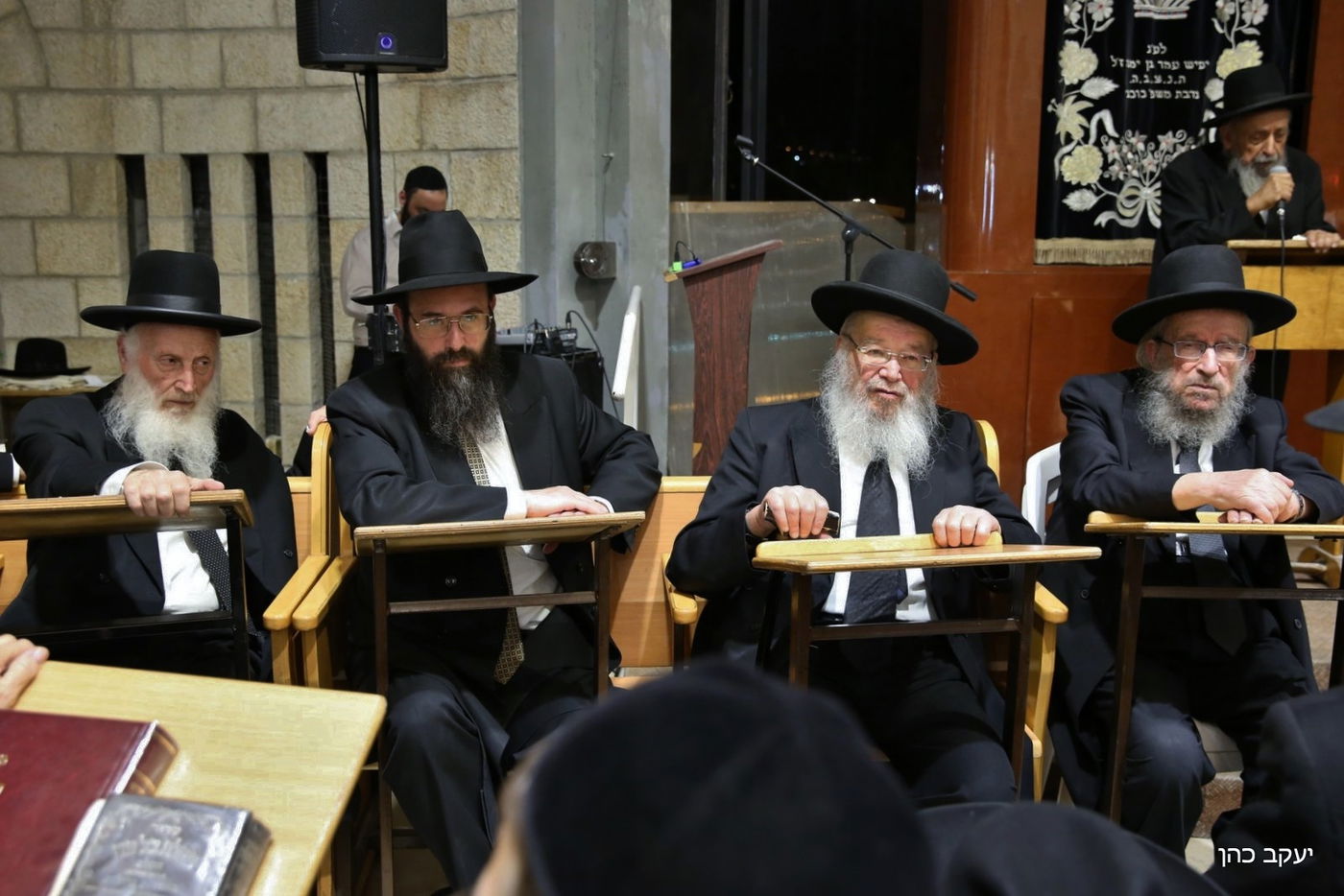 ראש הישיבה חכם שלום כהן ספד לרעייתו ובכה • צפו