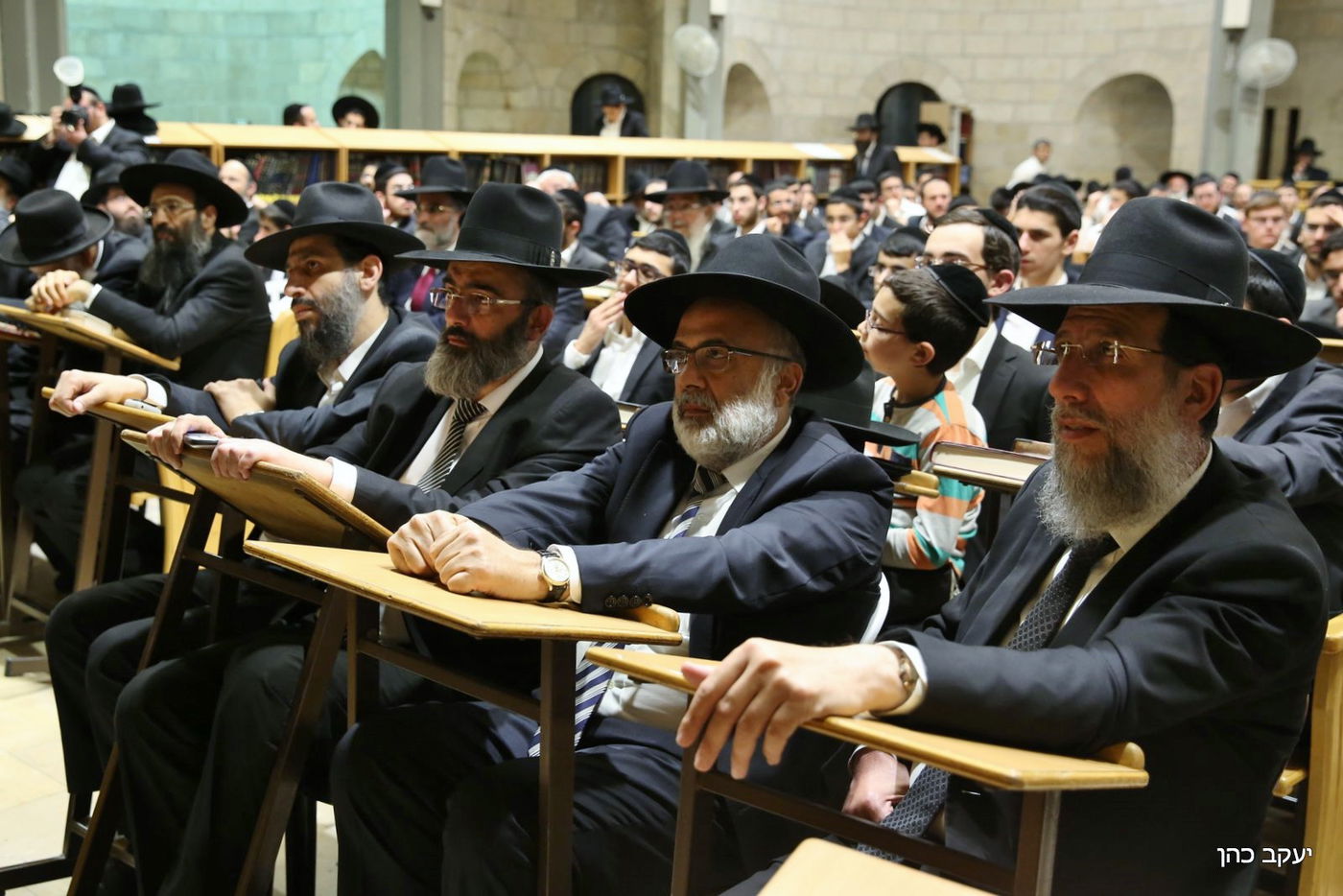 ראש הישיבה חכם שלום כהן ספד לרעייתו ובכה • צפו