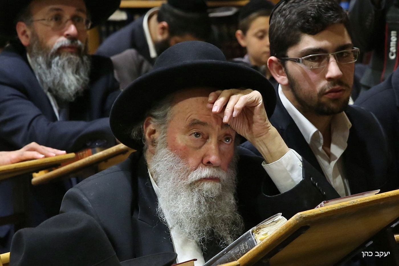 ראש הישיבה חכם שלום כהן ספד לרעייתו ובכה • צפו