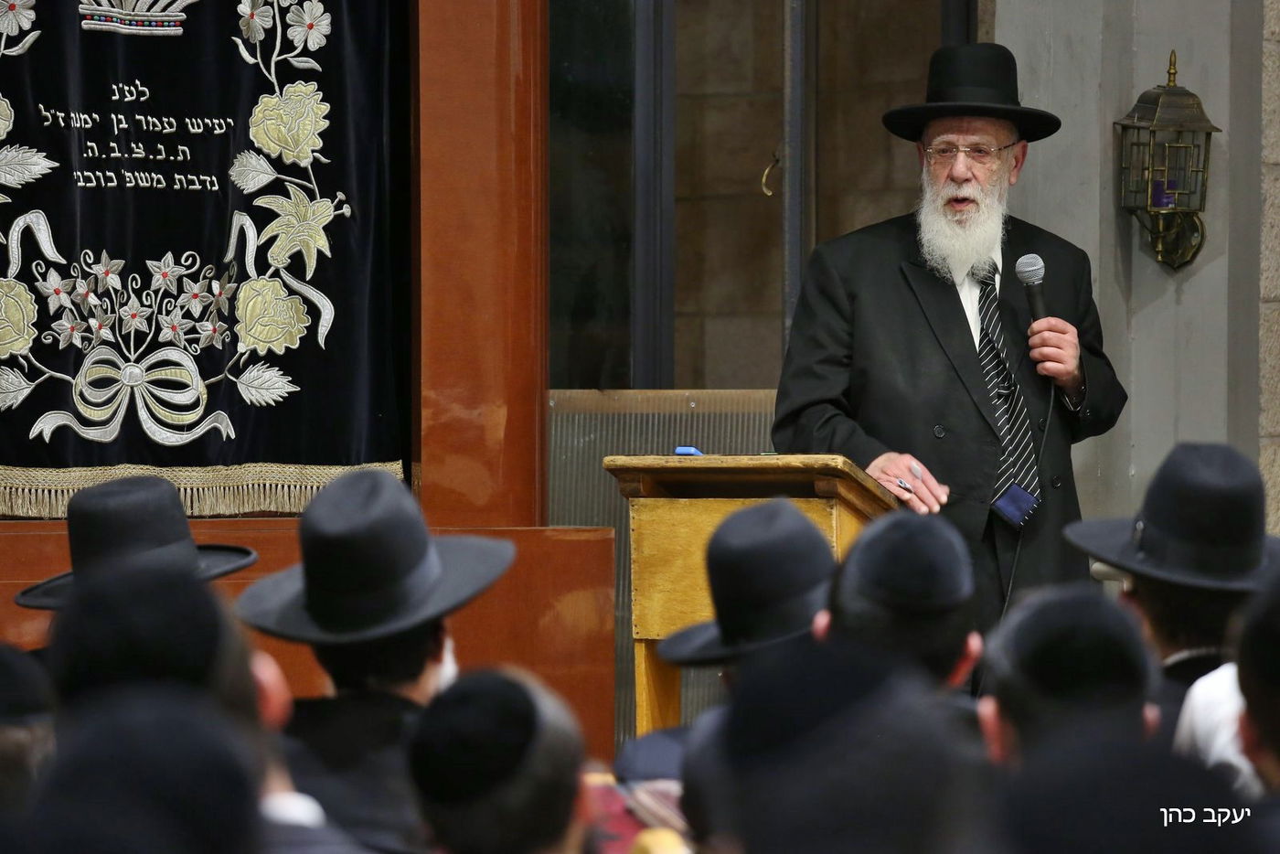 ראש הישיבה חכם שלום כהן ספד לרעייתו ובכה • צפו