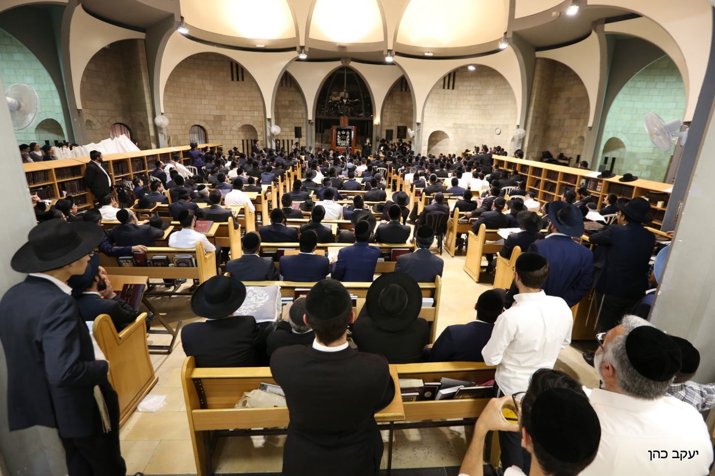 ראש הישיבה חכם שלום כהן ספד לרעייתו ובכה • צפו