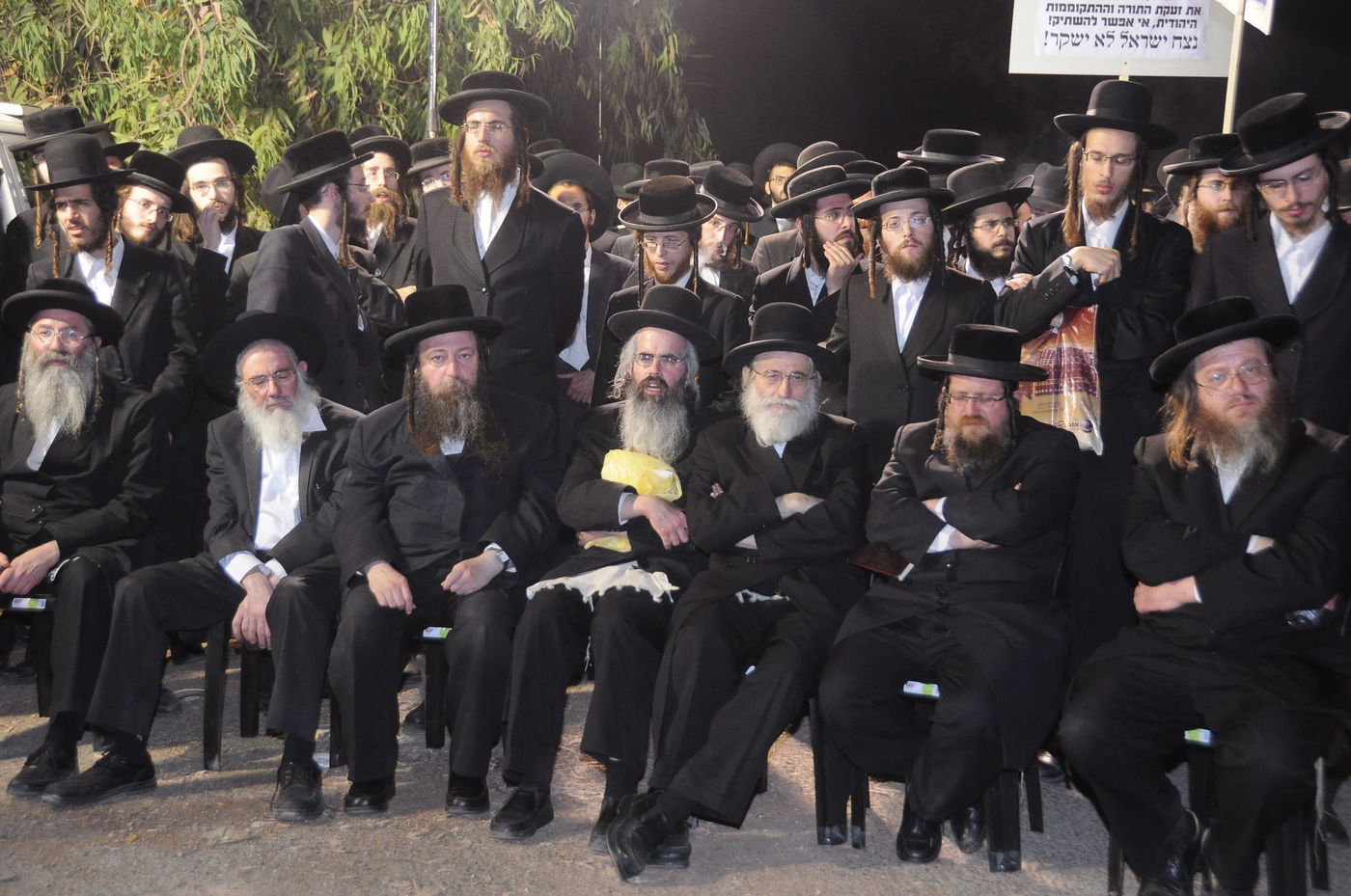 הפגנה סוערת בשערי כלא 4: "בת ישראל מוחזקת בכלא"