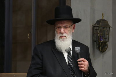 ראש הישיבה חכם שלום כהן ספד לרעייתו ובכה • צפו