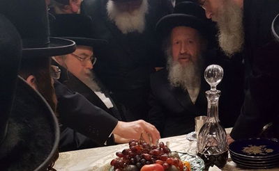 הרבי מבעלזא בלונדון, היום, עם הרב פאדווא