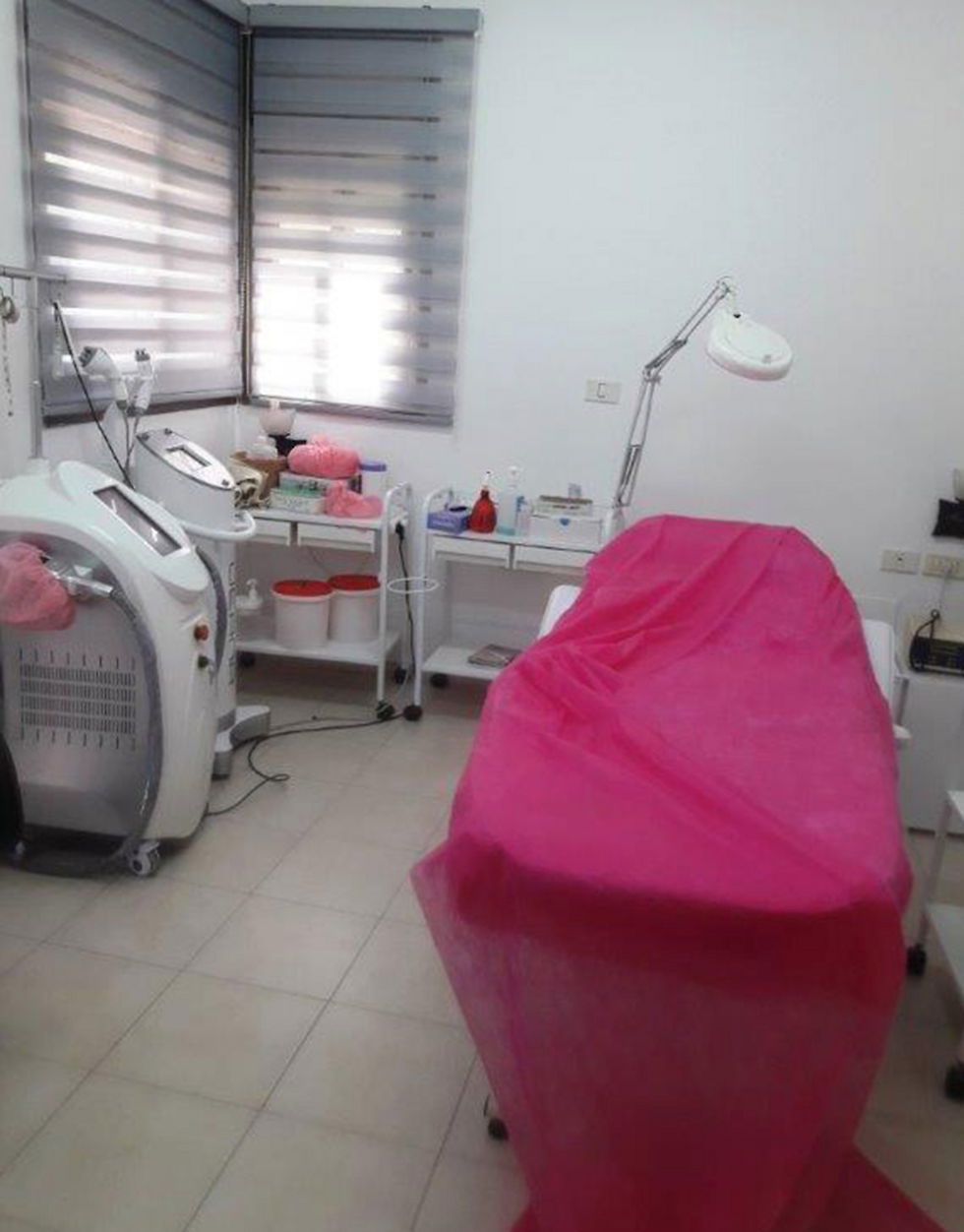 הזריקו בוטוקס ללקוחות במספרה בלי רופא