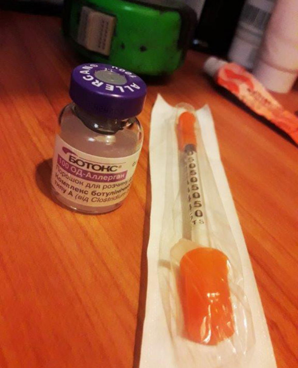 הזריקו בוטוקס ללקוחות במספרה בלי רופא