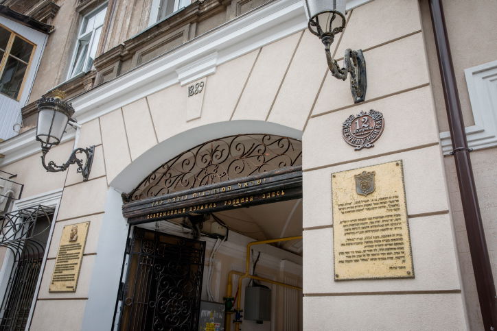 מודרנה מערבית לצד כפריים: גלריה באודסה