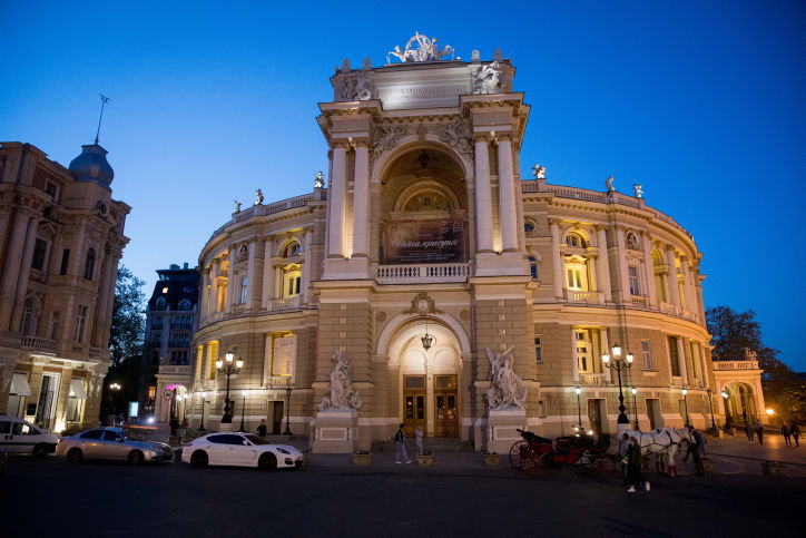 מודרנה מערבית לצד כפריים: גלריה באודסה