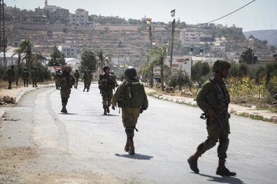 חיילים ליד כפר קוסרא, ארכיון