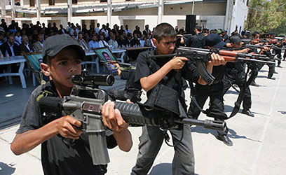 ילדים יורים בקייטנת חמאס