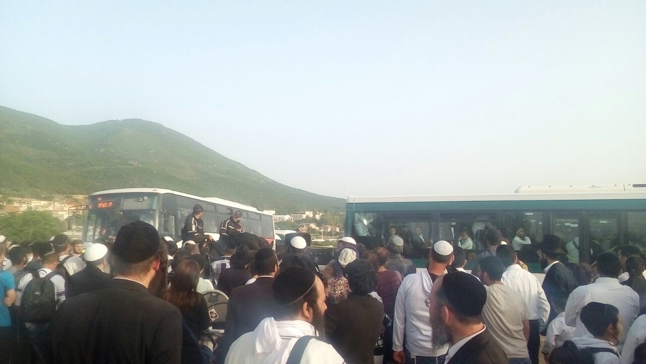 ההמונים בחניונים והפרשים