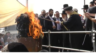 הראשל"צ הגאון רבי שלמה עמאר בהדלקה • צפו