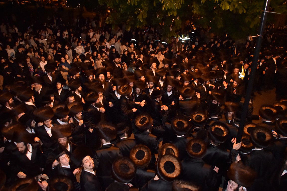 לונדון: 15 אלף איש בהדלקה של האדמו"ר מבעלזא