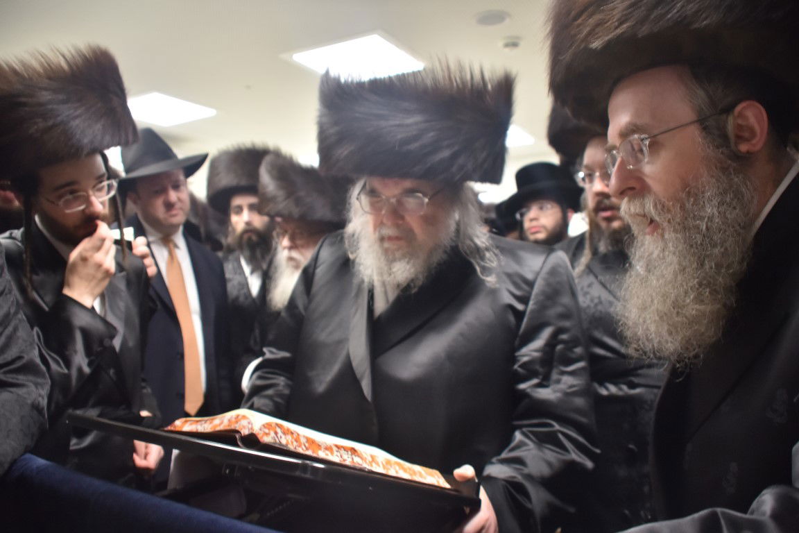 לונדון: 15 אלף איש בהדלקה של האדמו"ר מבעלזא