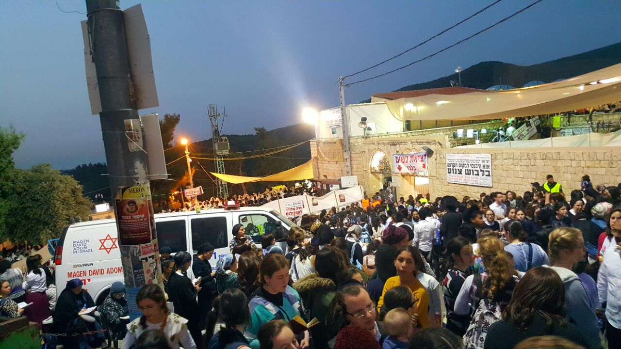 אמבולנס בסמוך לציון הרשב"י. אילוסטרציה