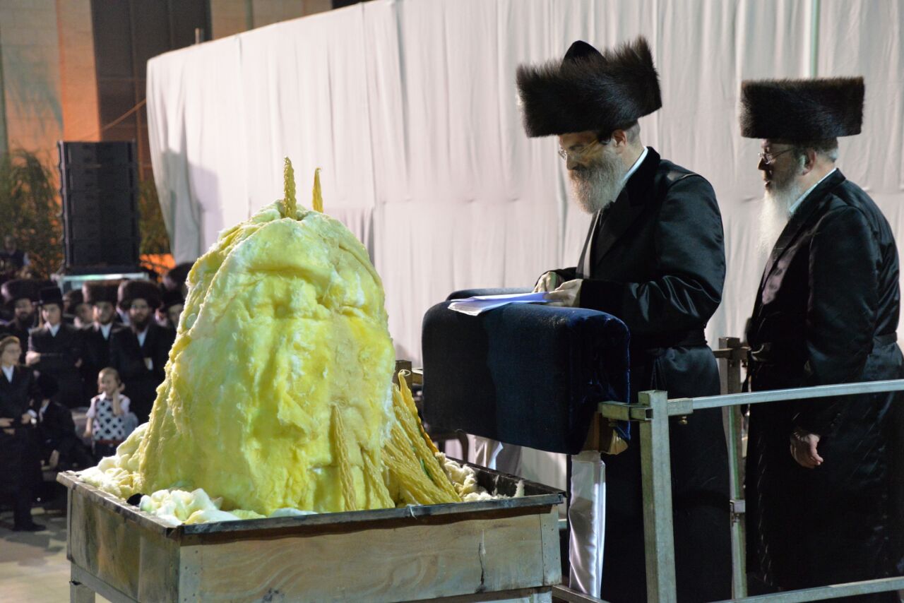 ההדלקה של האדמו"ר מסאדיגורא • תיעוד