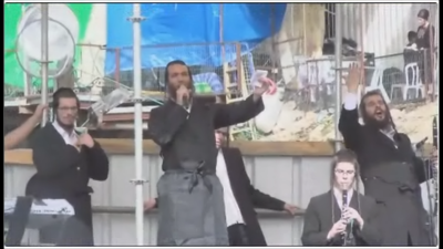 הזמר ברי וובר הקפיץ את ההמונים במירון • צפו