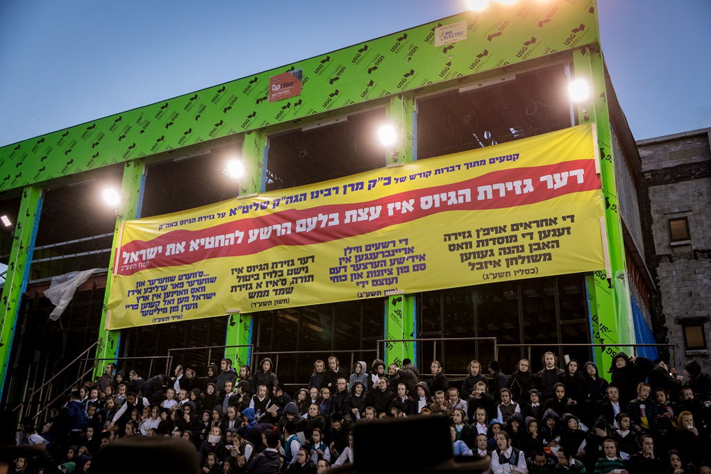 תיעוד ענק: רבבות חגגו ל"ג בעומר עם הרבי מסאטמר