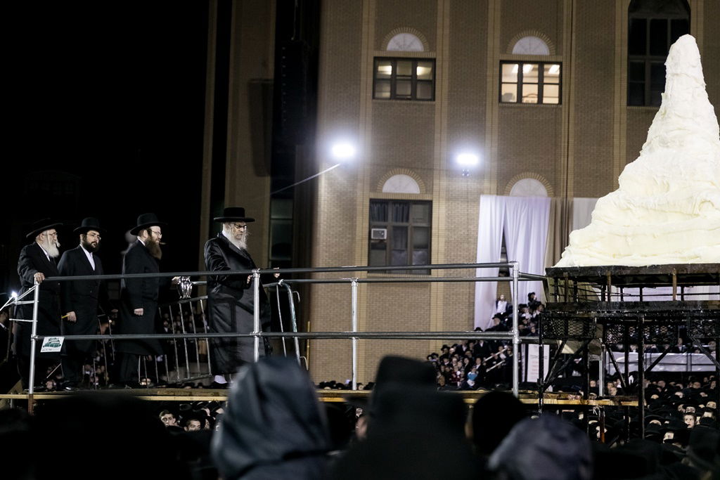 תיעוד ענק: רבבות חגגו ל"ג בעומר עם הרבי מסאטמר