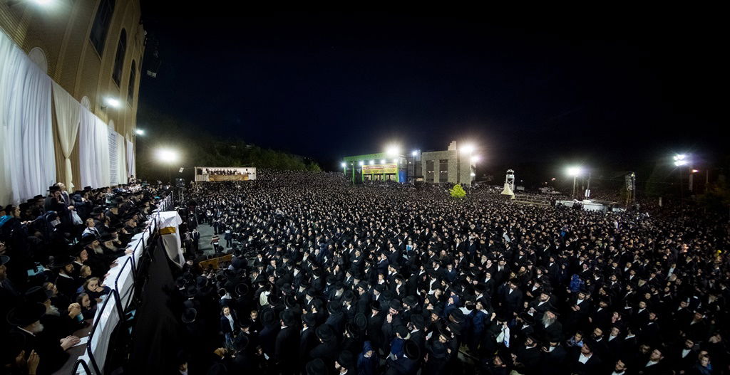 תיעוד ענק: רבבות חגגו ל"ג בעומר עם הרבי מסאטמר
