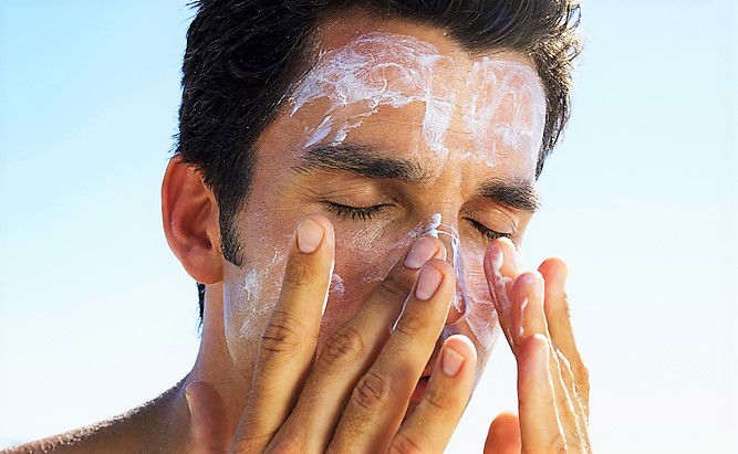 למה להסתבך עם קרם הגנה כשיש "סטיק" של סקינגארד