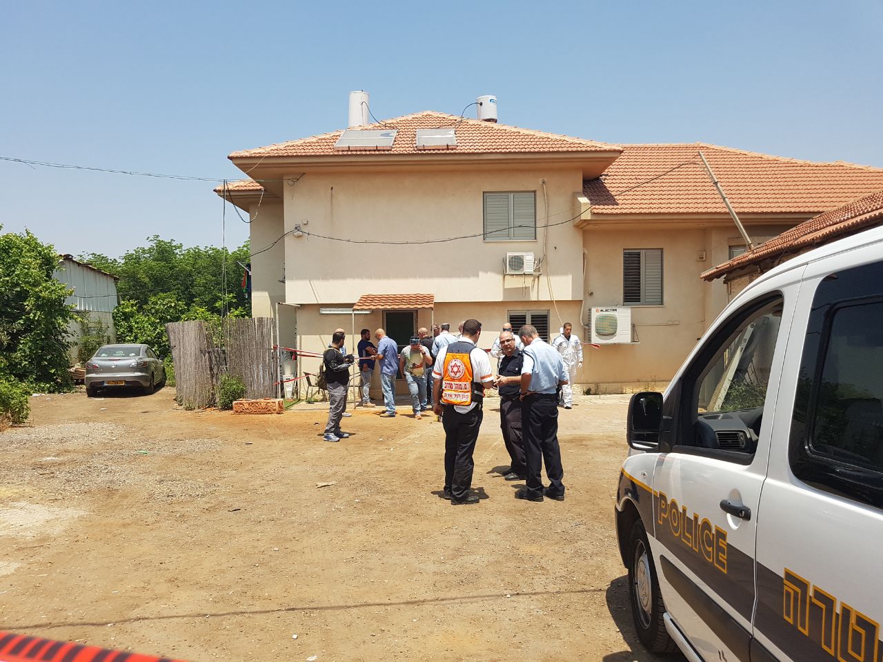 כשהוא עטור בתפילין: גבר נדקר בתוך ביתו ונפצע קשה