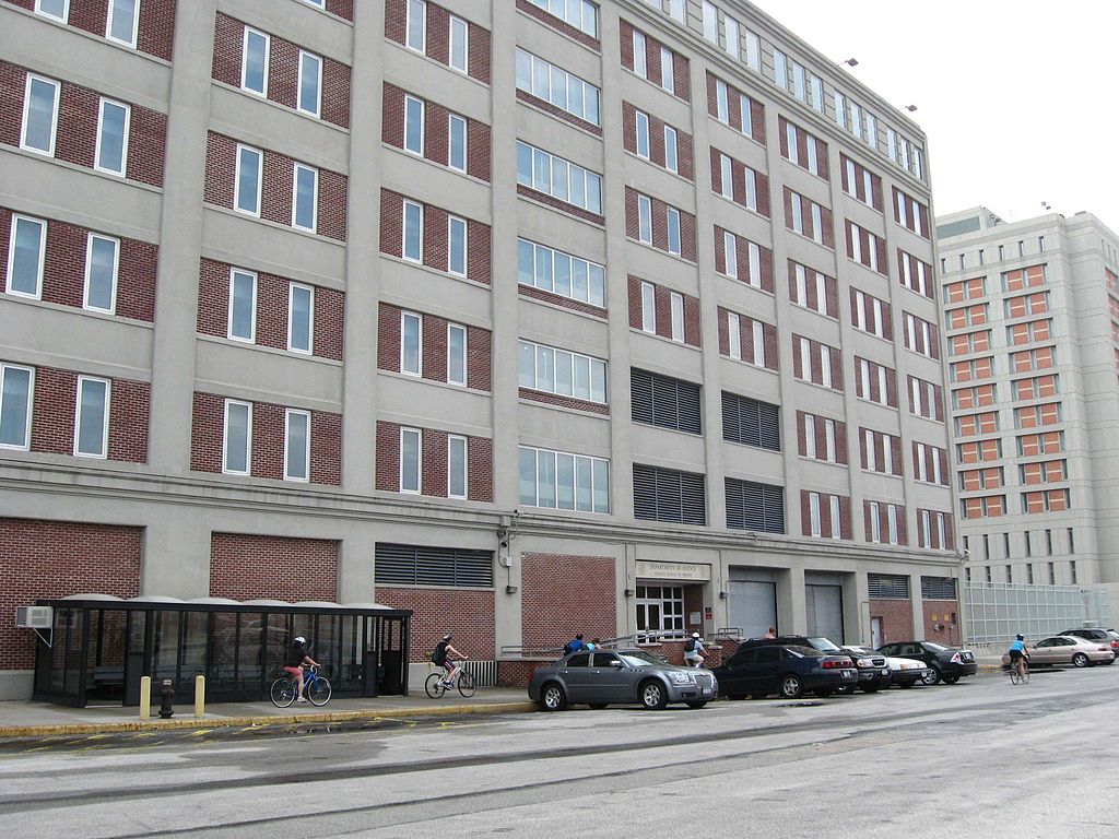 בית הכלא ממנו פוטר הרב