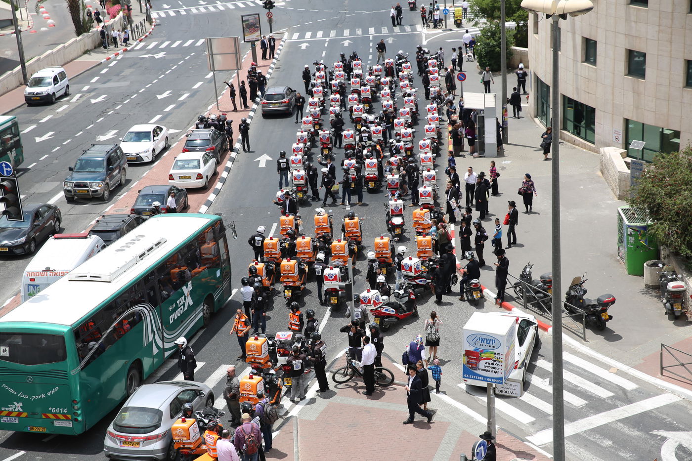 מאות ליוו למנוחות את מתנדב 'איחוד הצלה' אפי גדסי ז"ל