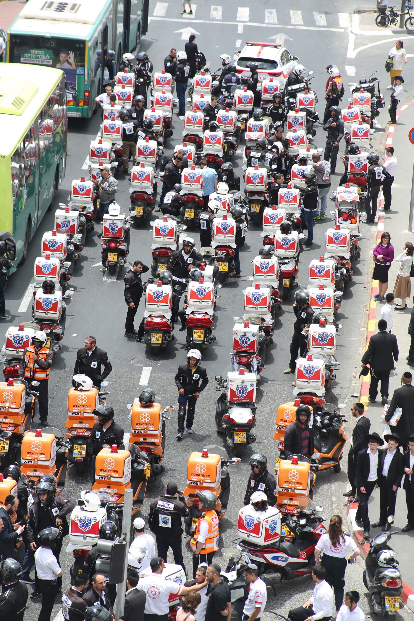 מאות ליוו למנוחות את מתנדב 'איחוד הצלה' אפי גדסי ז"ל