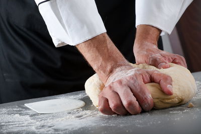 בצק המיובא מחו"ל חייב בהפרשת חלה?