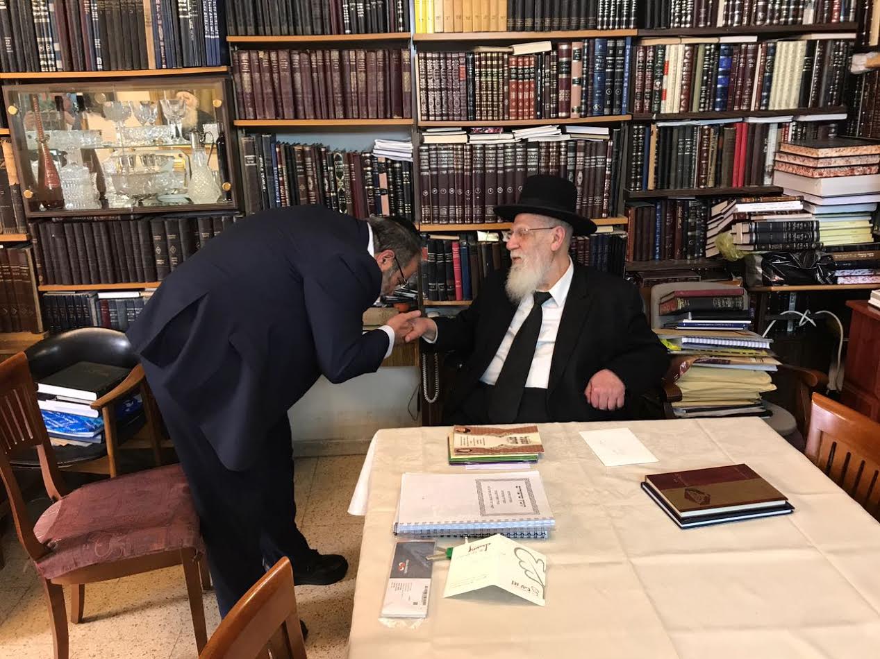 יגאל גוואטה במעונו של הגר"ש כהן