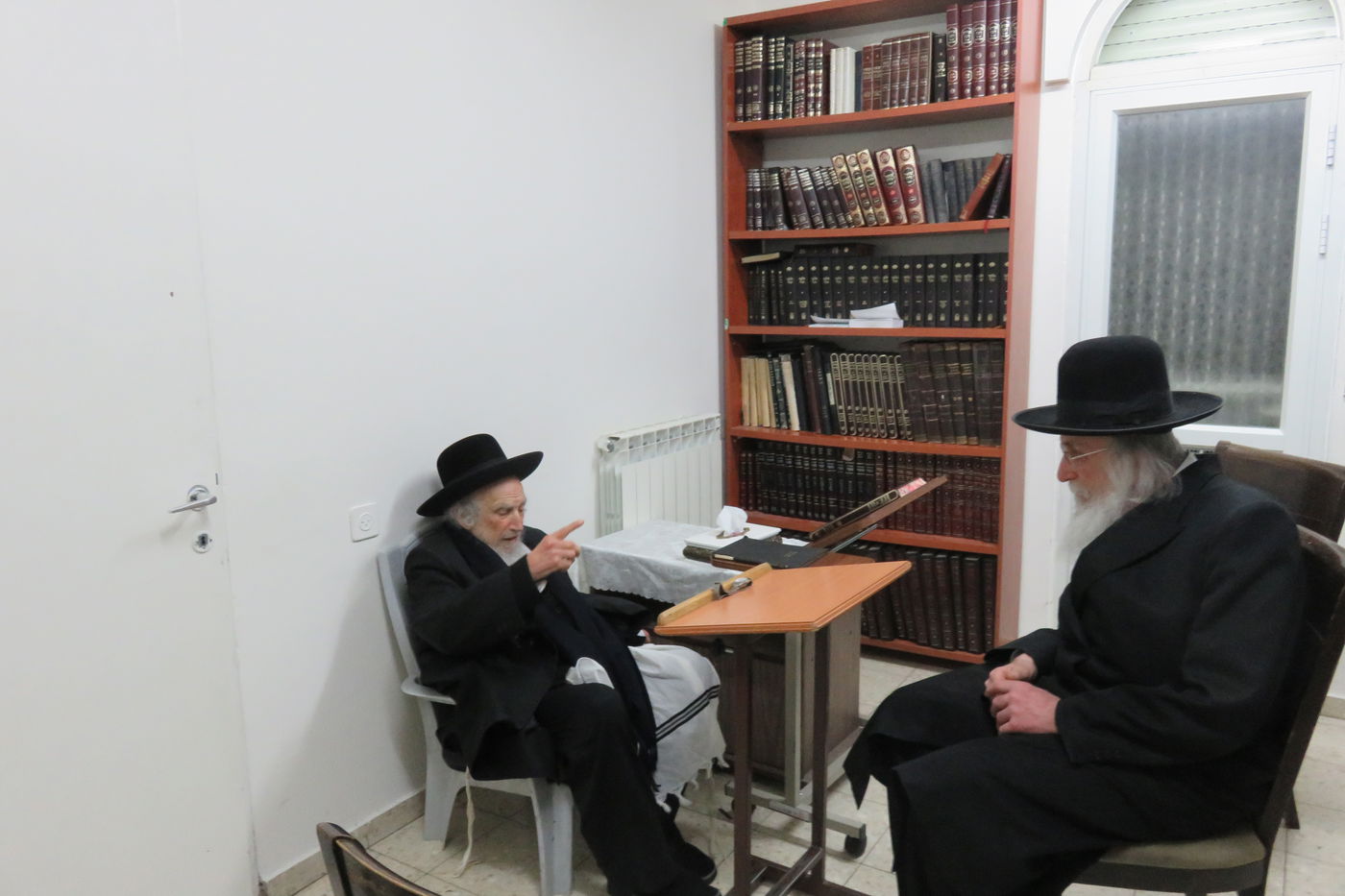 ניחום אבלים אצל הגר"ש אוירבך • צפו