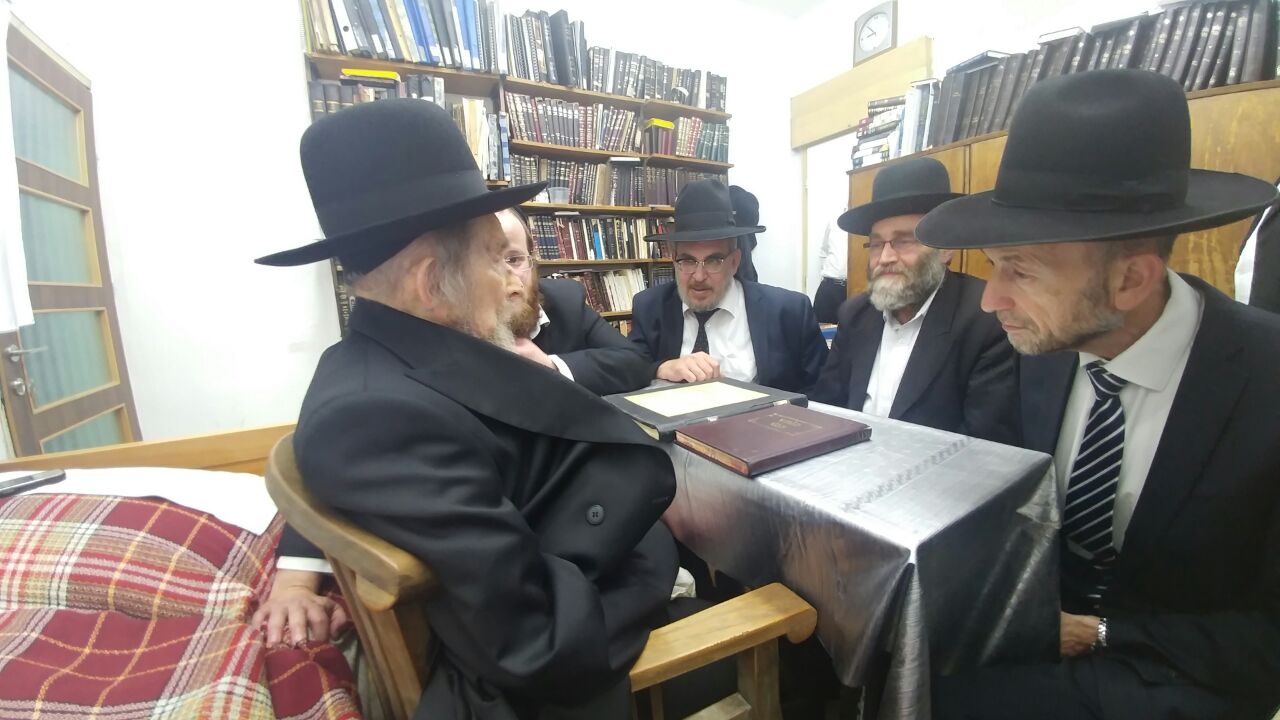 הגראי"ל לח"כים: להחיל את חוק השבת על תל אביב