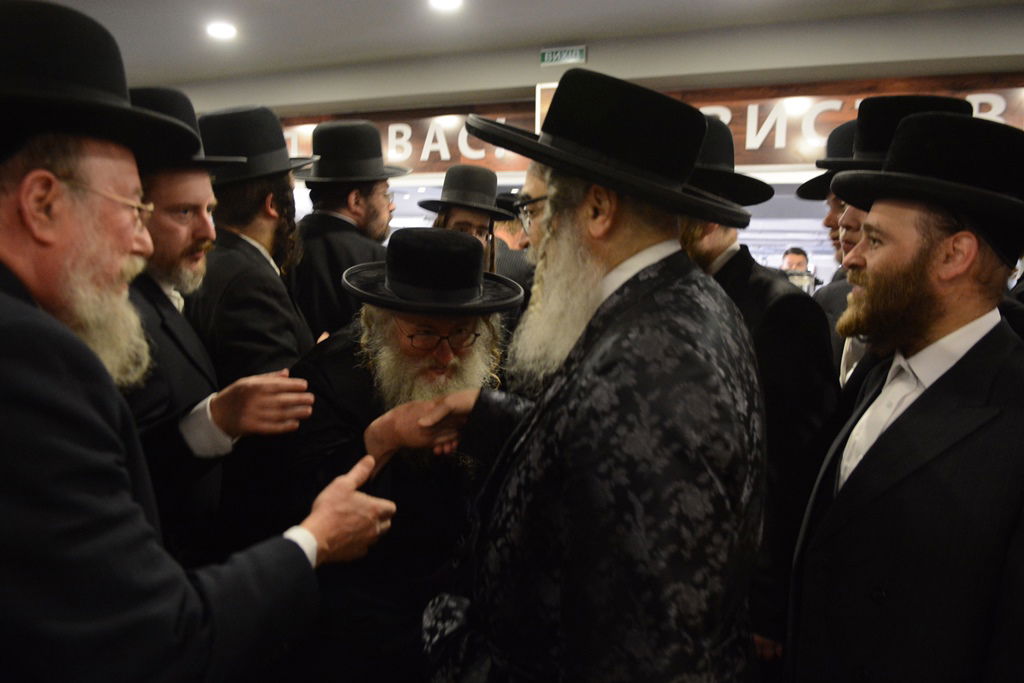 מסע האדמו"ר מסאטמר ומאות הנגידים. צפו