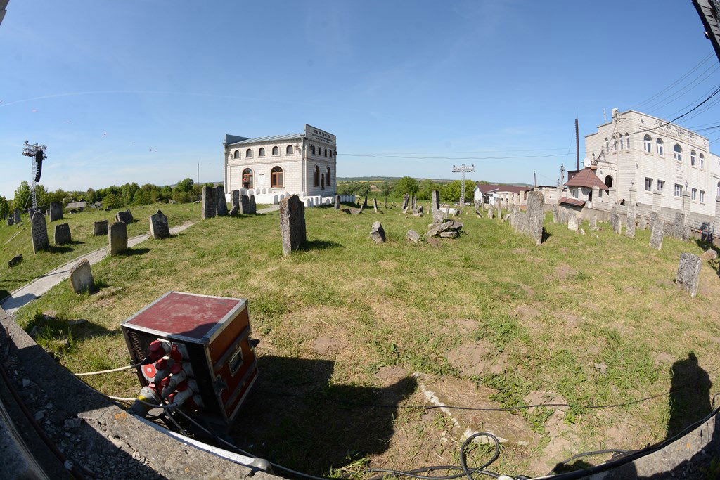 מסע האדמו"ר מסאטמר ומאות הנגידים. צפו